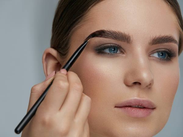 https://carebeautyco.com/dye-eyebrows-naturally-black/
